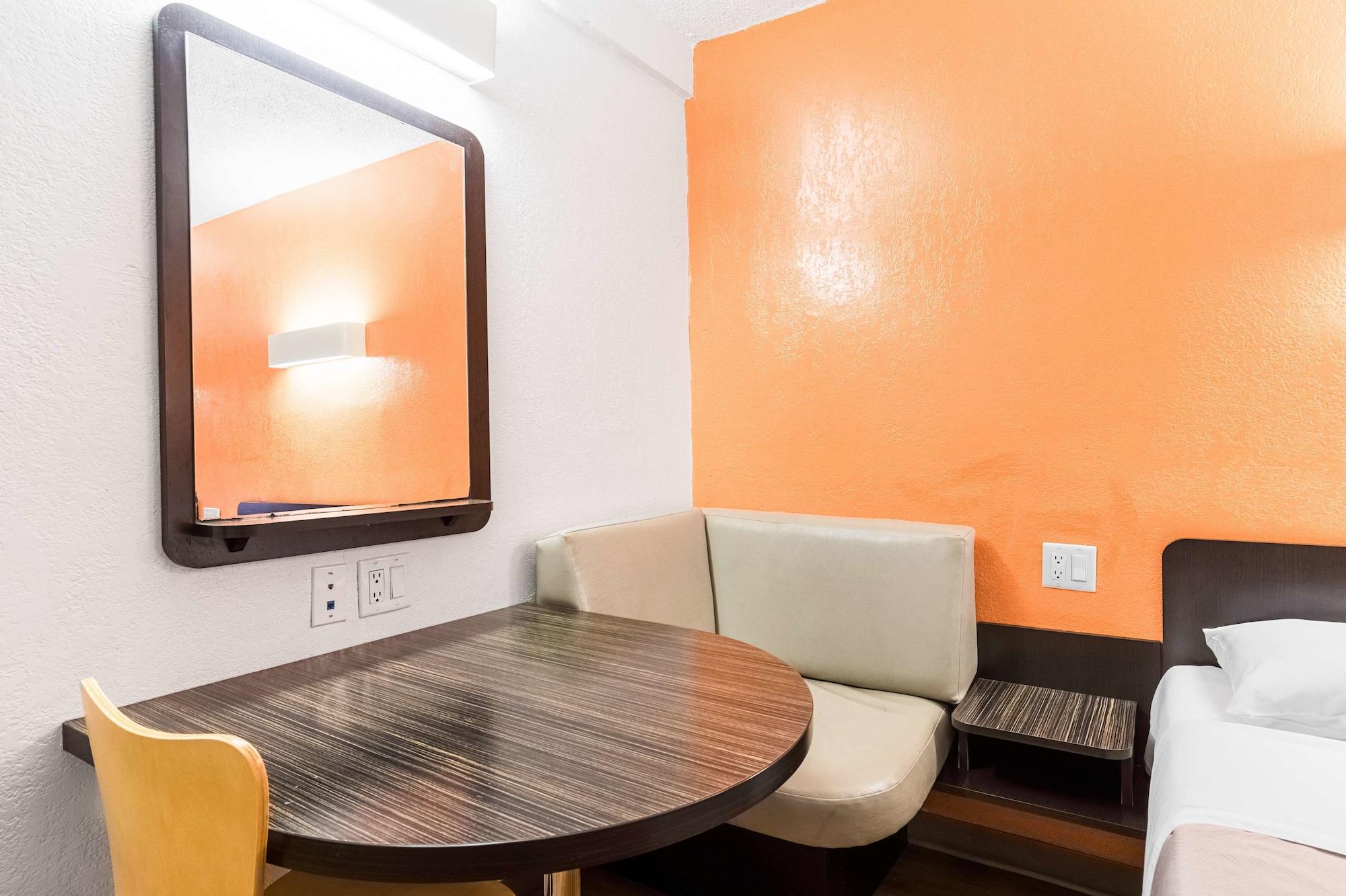 Motel 6-Long Beach, Ca - International City Zewnętrze zdjęcie