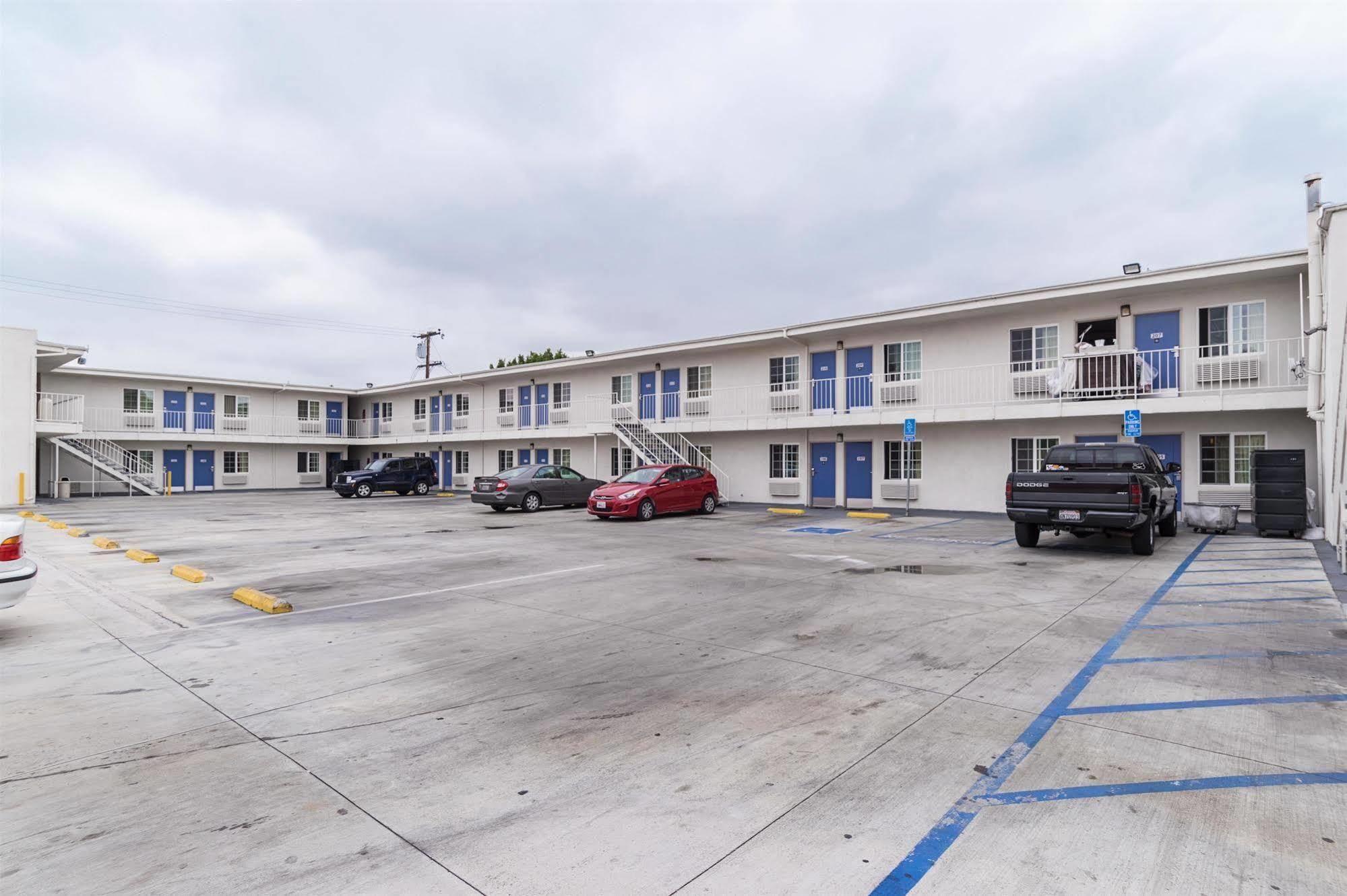 Motel 6-Long Beach, Ca - International City Zewnętrze zdjęcie