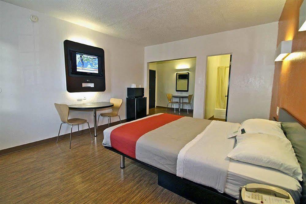Motel 6-Long Beach, Ca - International City Zewnętrze zdjęcie